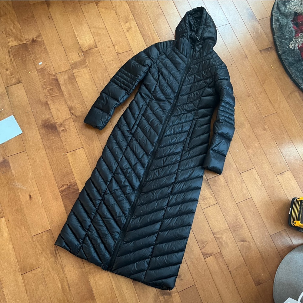 Saks Fifth Avenue Extra Long Puffer Lightweight Down XS - Picture 2 of 5